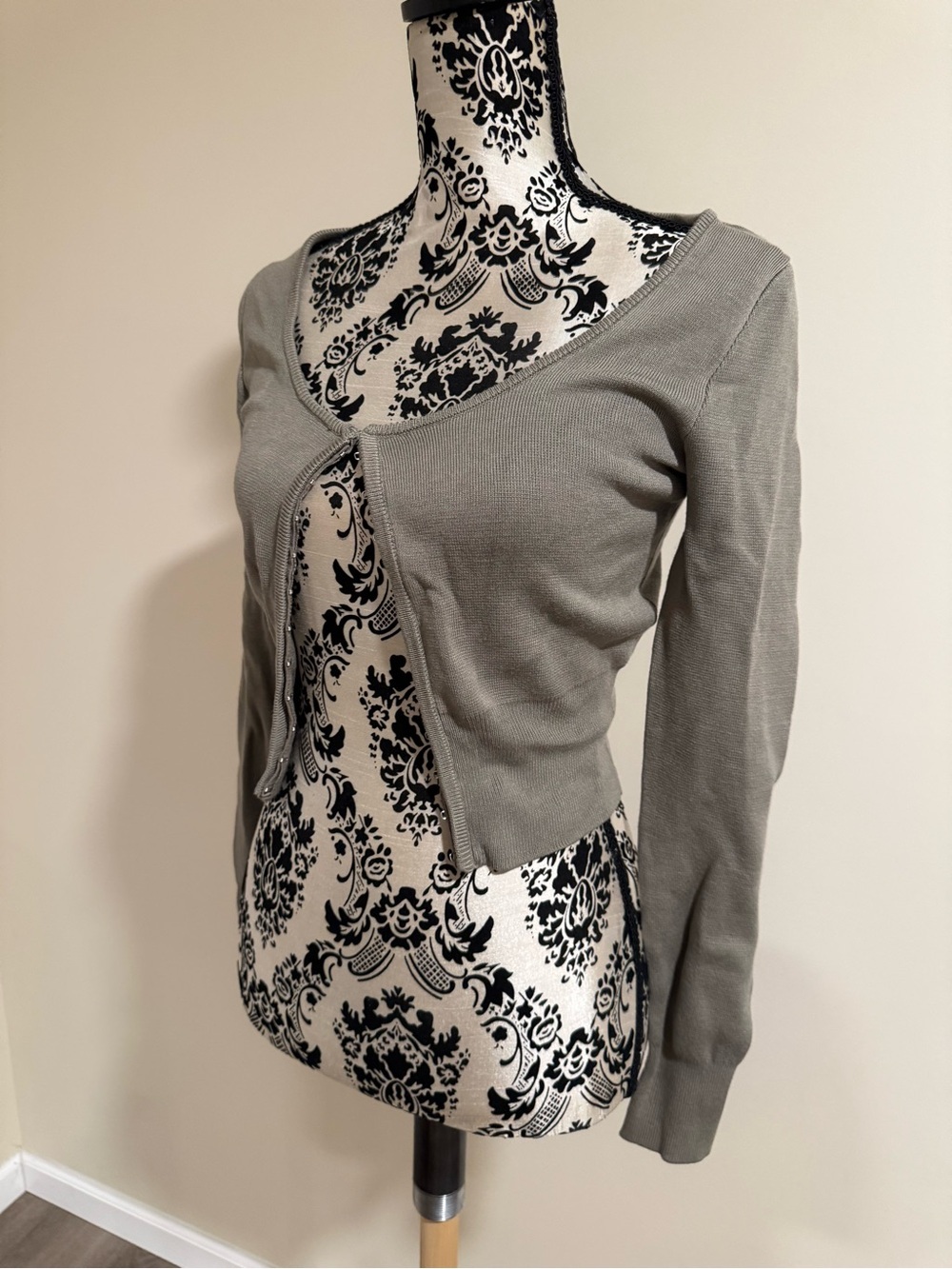 Abercrombie & Fitch Hook and Eye Slim Cardigan​ - Picture 4 of 6